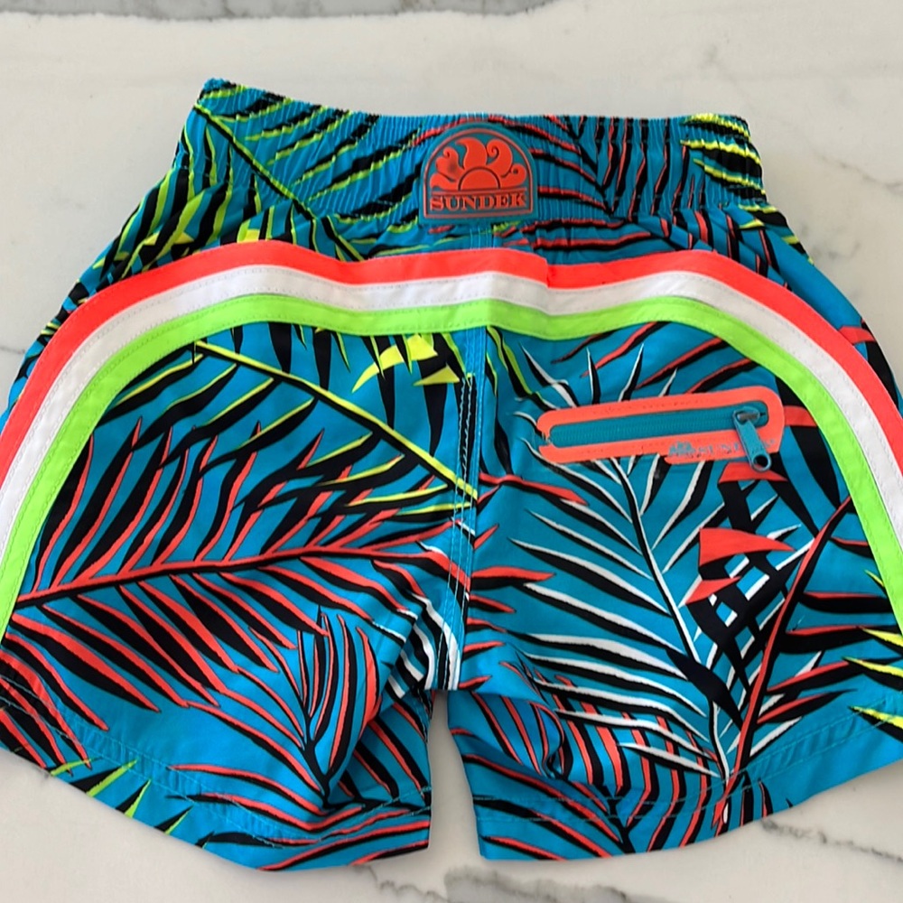 Worn once sundek boys bathing suit size 4 in excellent condition
